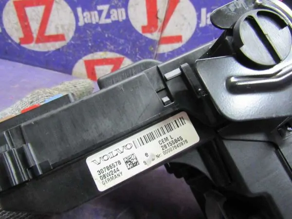 Блок предохранителей, реле Volvo S60 RS