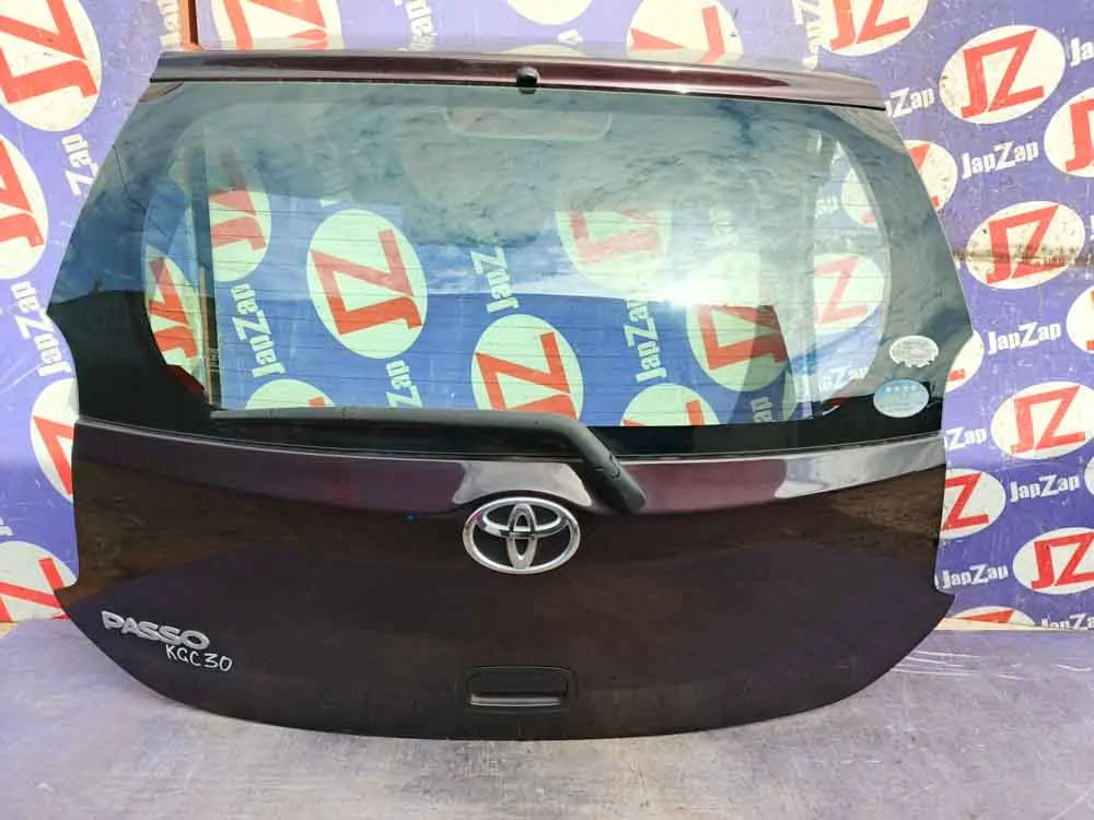 Дверь багажника Toyota Passo KGC30