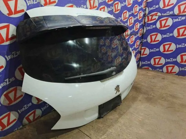 Дверь багажника Peugeot 208 A9