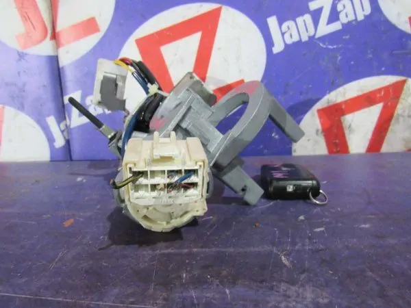 Замок зажигания Daihatsu Mira L275S