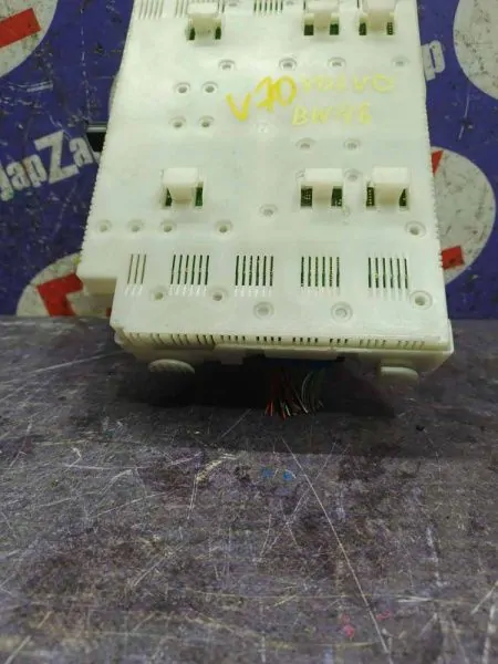 Блок предохранителей, реле Volvo V70 BW48