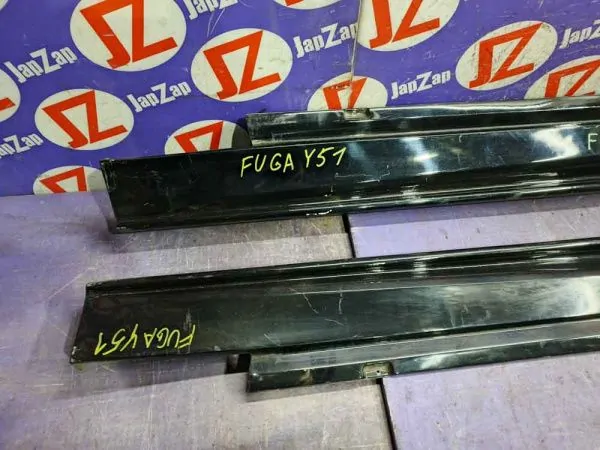 Порог пластиковый Nissan Fuga Y51