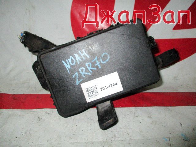 Блок предохранителей для Toyota Noah ZRR70        