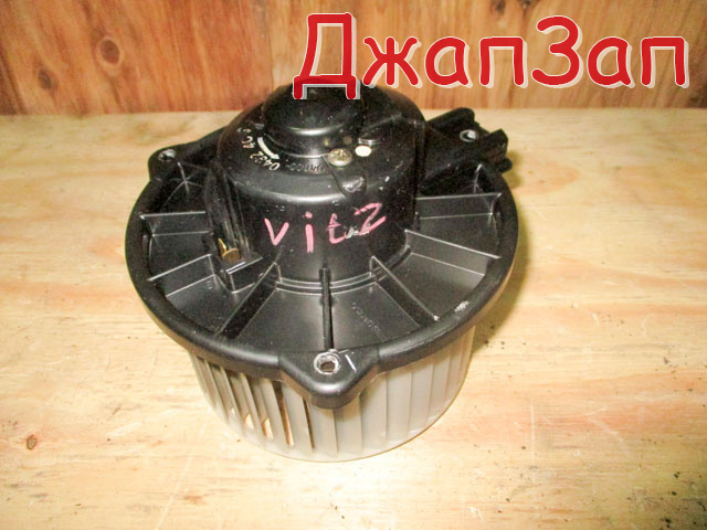 Мотор печки для Toyota Vitz SCP10  1SZ-FE      