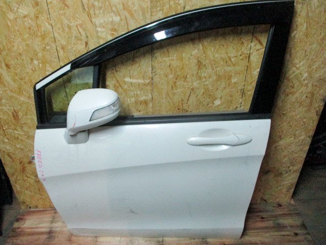 Дверь боковая для Honda Freed GB3        Белый