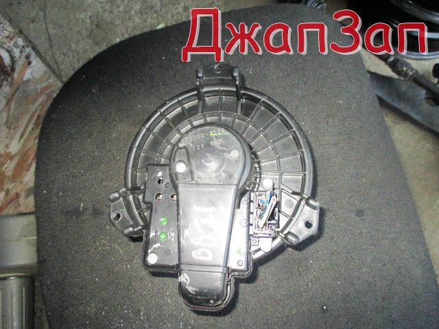 Мотор печки для Toyota bB QNC21  3SZ-VE      