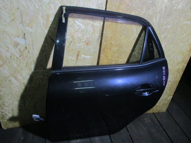 Дверь боковая для Toyota Auris ZRE152H        Черный
