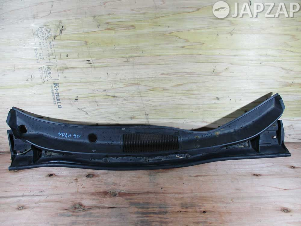 Жабо для Toyota Noah ZRR70  3ZR-FE      