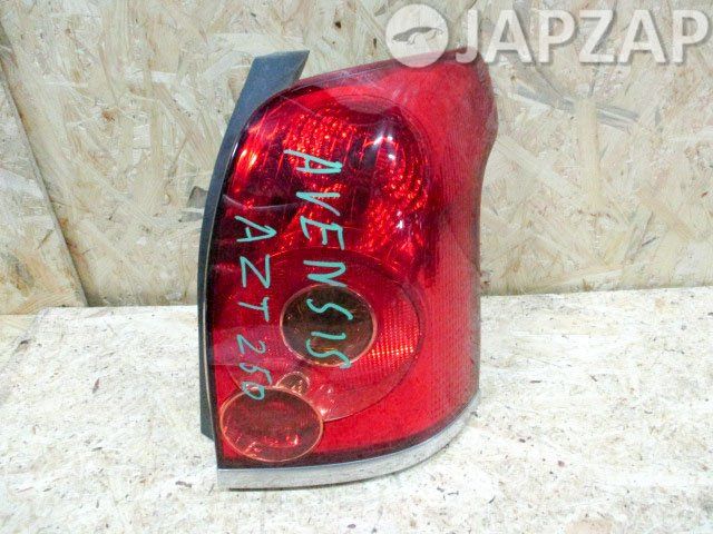 Фонарь задний для Toyota Avensis AZT250    зад право   