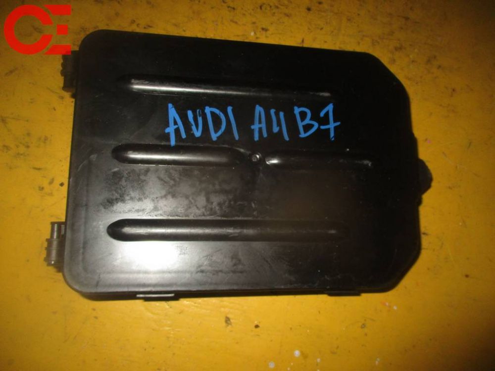 Блок предохранителей для Audi A4         