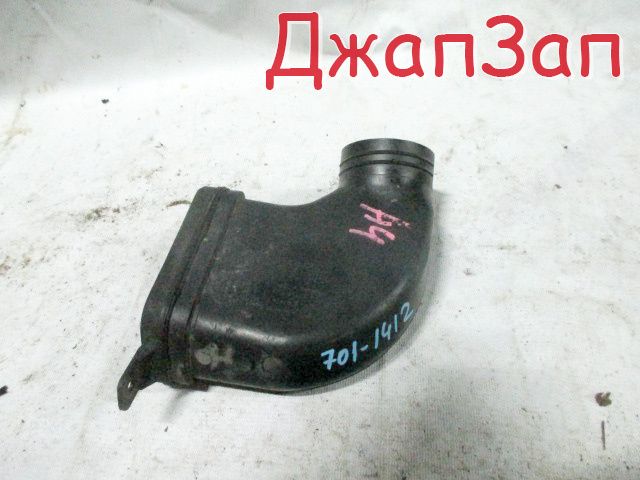 Патрубок воздушного фильтра для Audi A4 B7 8К2 8ED        