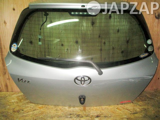 Дверь багажника для Toyota Vitz KSP90  1KR-FE      Серебро