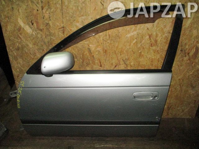 Дверь для Toyota Caldina ST215  3S-FE  перед лево   Серебро