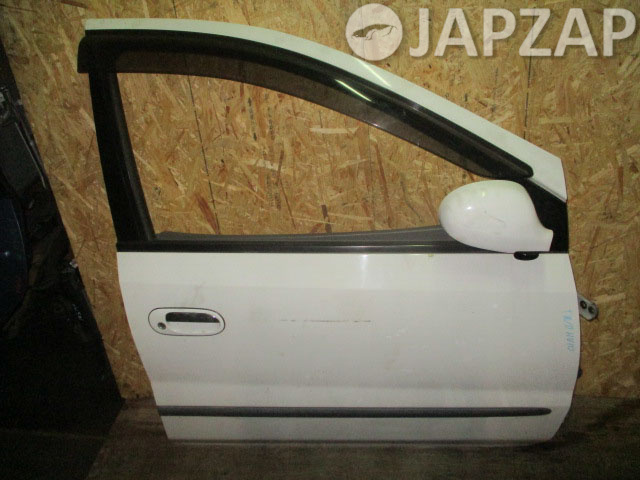 Дверь боковая для Nissan Tino HV10  SR20DE      Белый