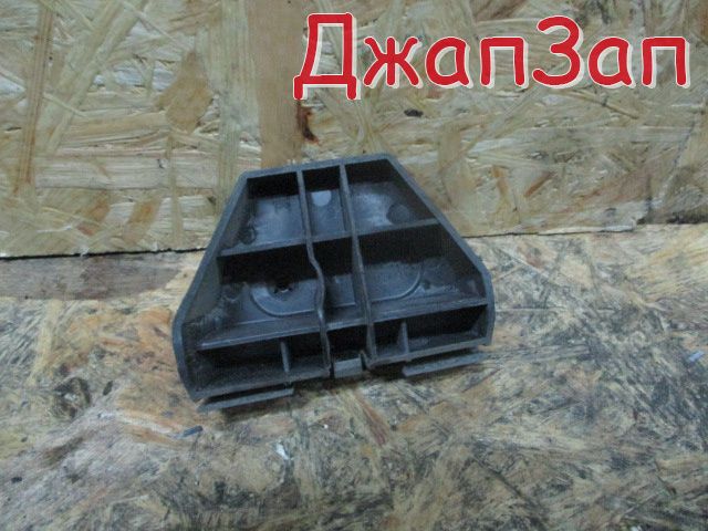 Кронштейн крепления бампера для Toyota Avensis AZT250  1AZ-FSE  зад лево  52563-05010 