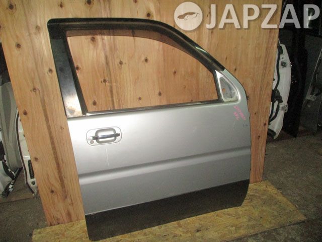 Дверь боковая для Honda Stepwgn RF1        Серебро