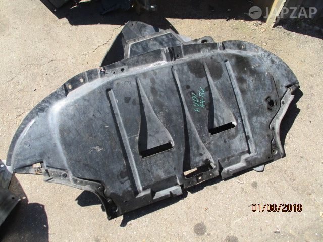 Подкрылок для Audi A4 B6 8EC 8E5    перед    