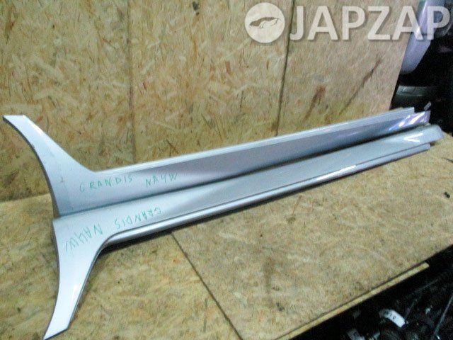 Порог пластиковый для Mitsubishi Grandis NA4W        Серебро