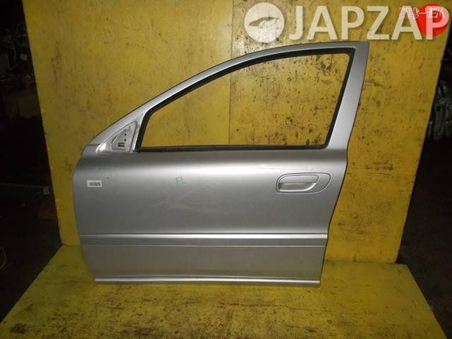 Дверь для Volvo V70         