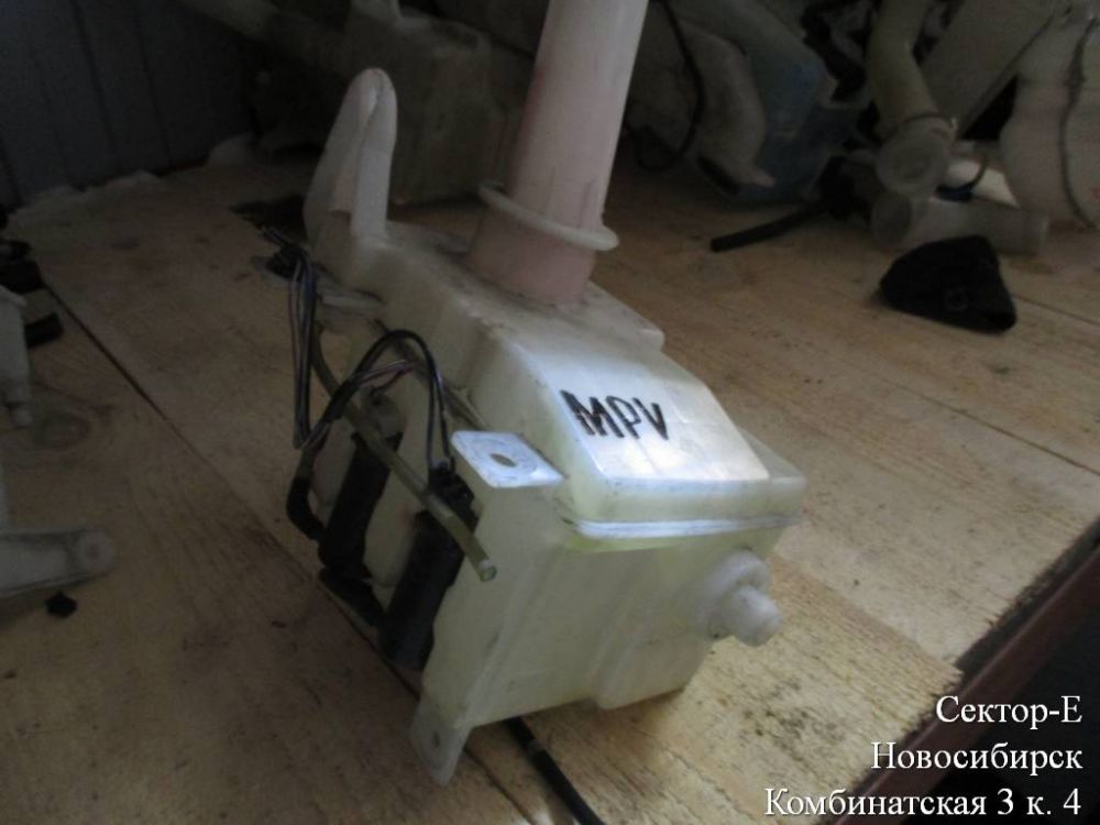 Бачок омывателя для Mazda MPV         