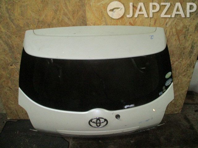 Дверь багажника для Toyota Auris ZRE152  2ZR-FE      Белый