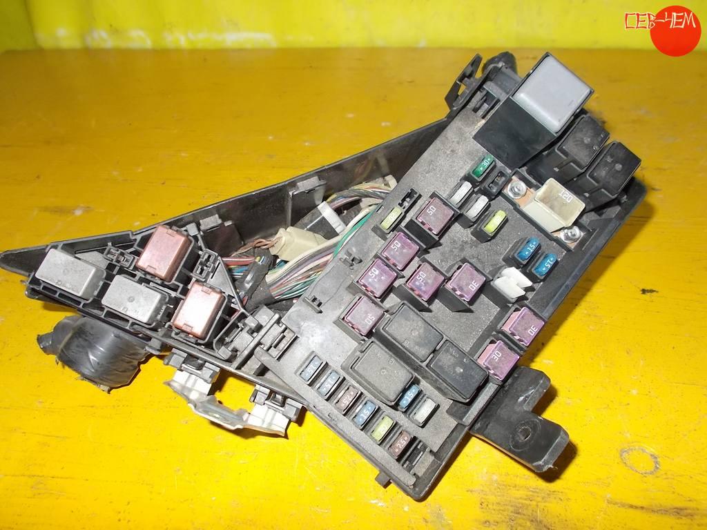 Блок предохранителей Subaru Legacy B4 BE5, EJ20 купить в Хабаровске по цене: 500